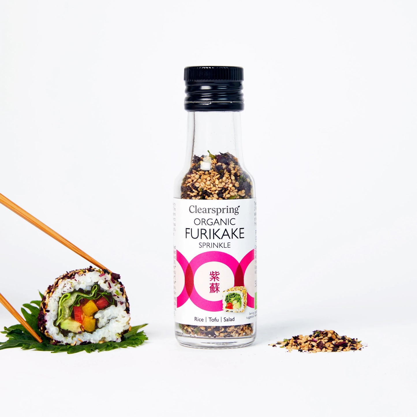 Furikake-mausteseosta kulhossa Clearspringin lasipullon vieressä – vaaleita ja mustia seesaminsiemeniä