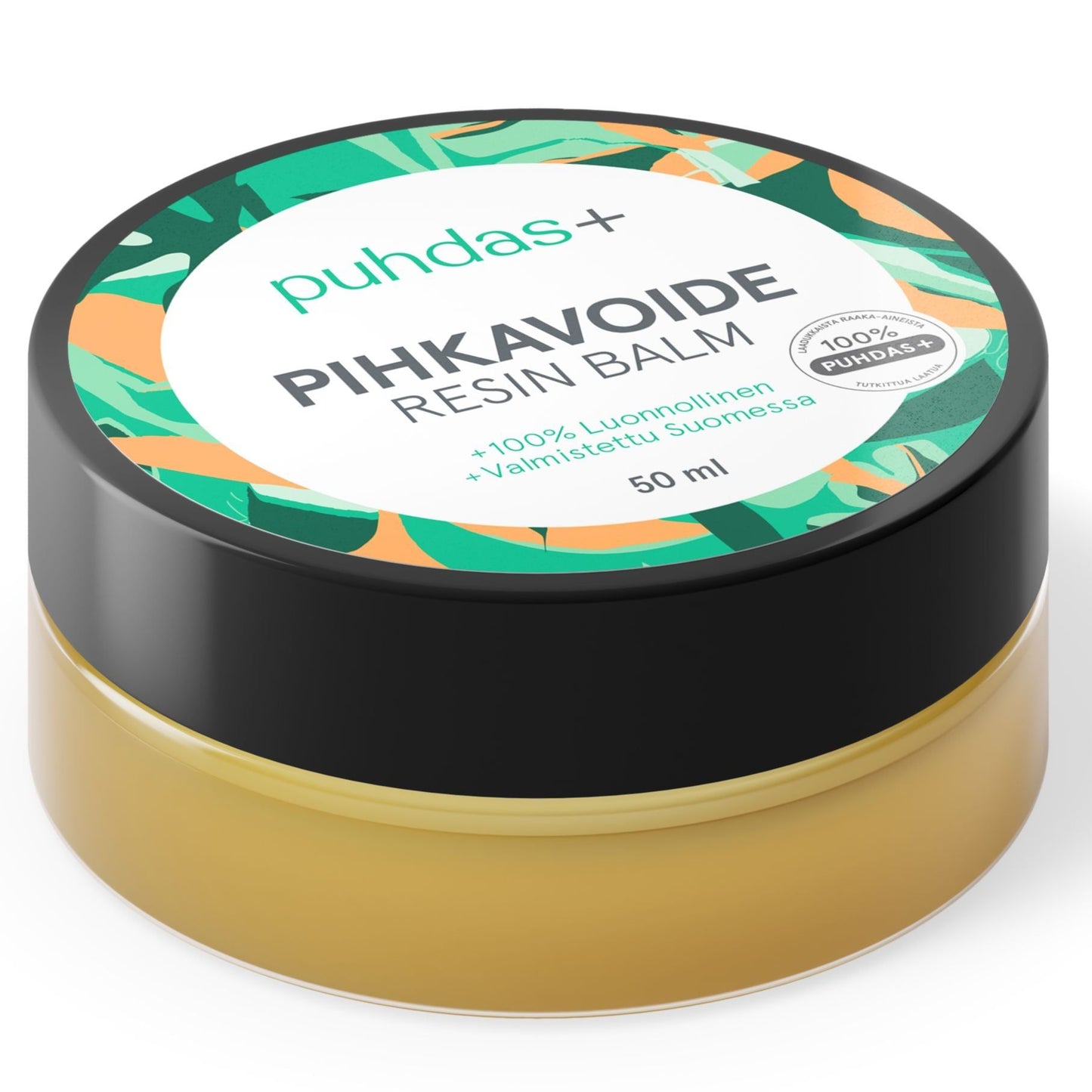 Puhdas+ Pihkavoide; pyöreä astia Puhdas+ Pihkavoide -pihkavoiteelle mustalla muovikannella ja vihreällä etiketillä yksityiskohtaisin lehtikuvioin; 50 ml:n purkki sisältää keltaista pihkavoidetta; etikettityyppografia yksinkertainen ja sans-serif, teksti sekä suomeksi että englanniksi; kuvattu neutraalia taustaa vasten, ei ihmisiä tai käsiä.