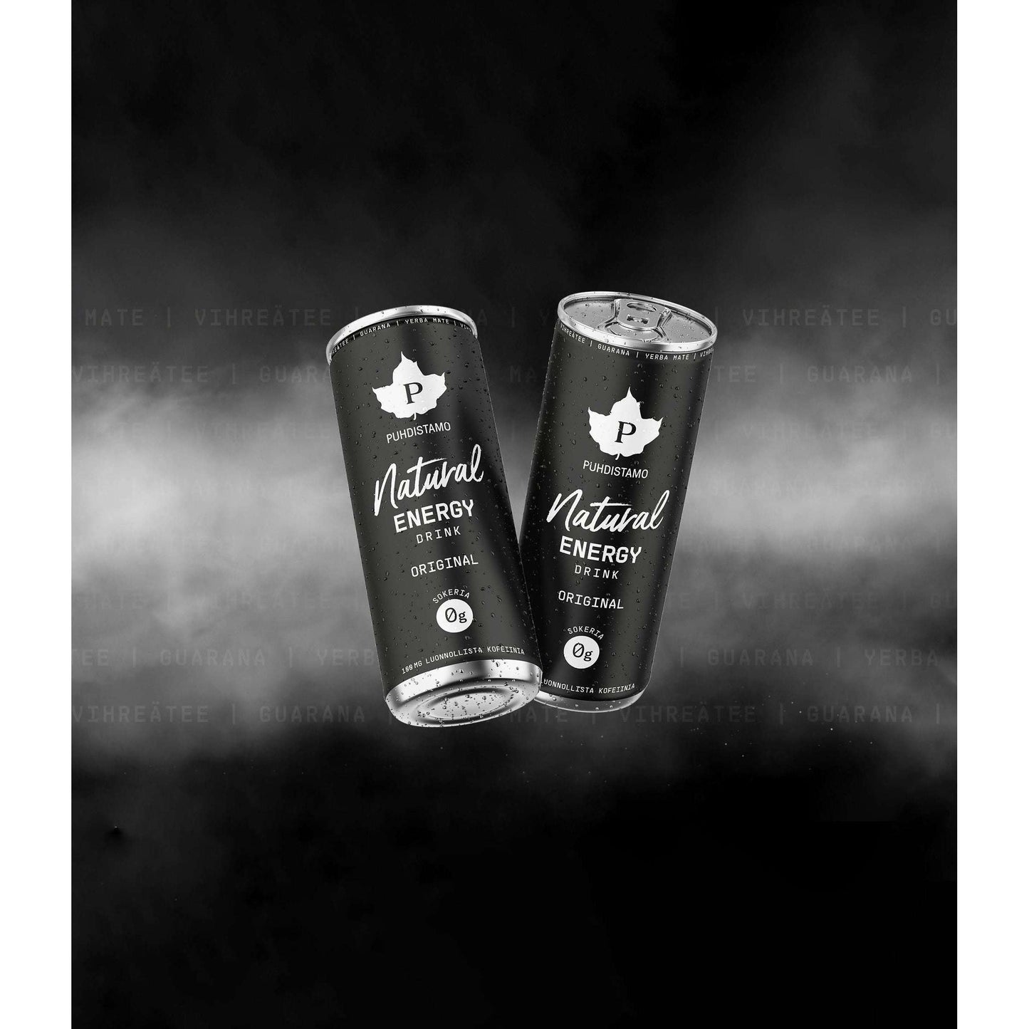 Kaksi mustaa Puhdistamo Natural Energy Drink Original -tölkkiä savuisella taustalla