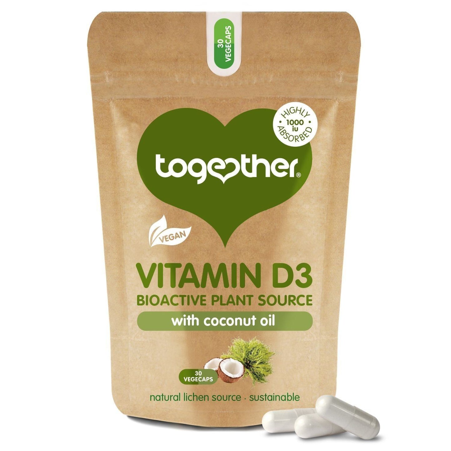 Together Health Vitamin D3; ruskea, uudelleensuljettava pussi tekstillä "Vitamin D3 with coconut oil", vegaani- ja kasvilähdekuvakkeet, pystyssä mattapintaisena; groteskiteksti sekä hasselpähkinä- ja vihreä lehtikuvitus; kolme valkoista kapselia edessä; neutraali tausta.