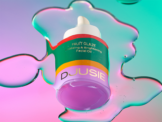 Djusie-luonnonkosmetiikkasarjan funktionaalinen skvalaanipohjainen Fruit Glaze kasvoöljy tuo kasvoille upean kuullon