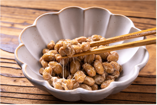 Natto on perinteinen japanilainen fermentoitu soijaruoka