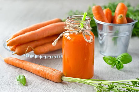 A-vitamiinipitoisia porkkanoita ja porkkanamehua