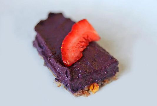 Mustikkaraakakakun pala