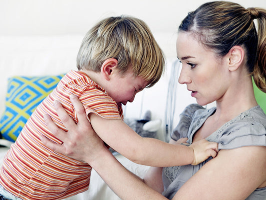 Kun lapsi kiukuttelee, tulee vanhemman käydä tunnetilaa läpi hänen kanssaan
