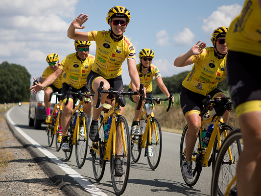 Team Rynkebyn jäseniä pyöräilemässä