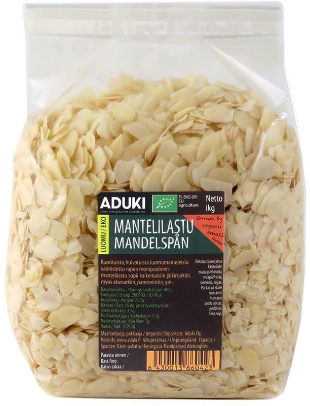 A clear plastic bag labeled ADUKI Mantelilastu Mandelsplån filled with sliced almonds, displaying the product’s organic certification and a weight of 1kg. Rectangular see-through packaging with a matte finish; label features bold, simple type in black on white; green circular organic symbol and “1kg” visible; no hands or people present; plain white background in studio lighting.
