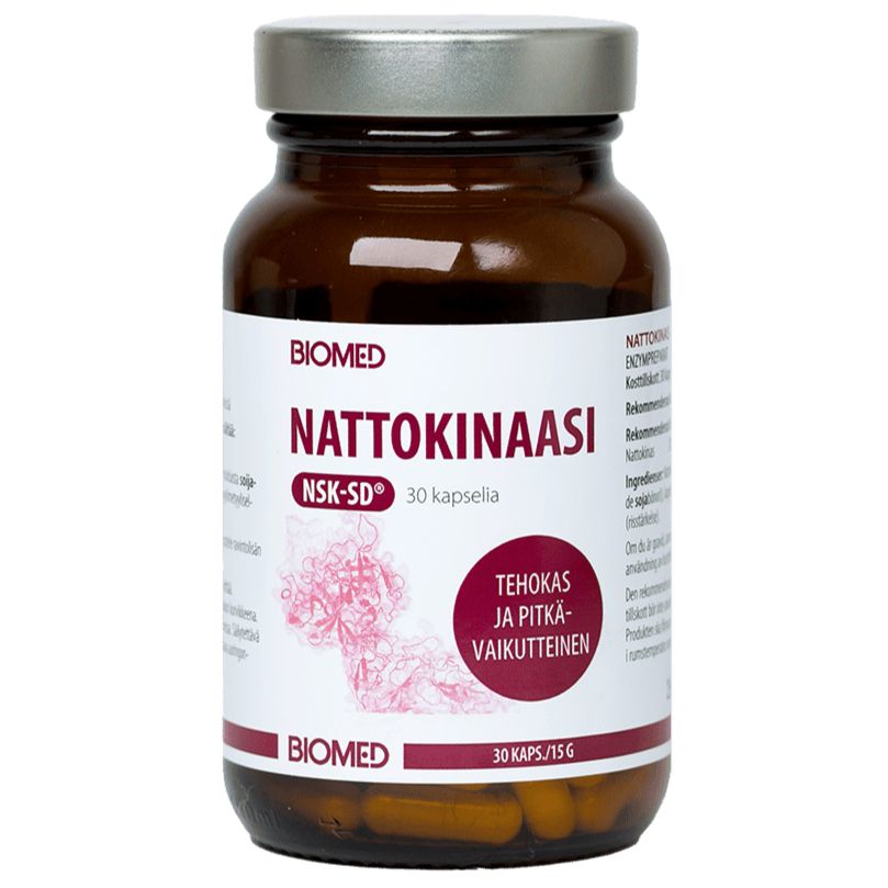 Biomed Nattokinaasi NSK-SD®; ruskea pullo tekstillä "Nattokinaasi" Biomedilta, sisältää 30 kapselia; abstraktilla vaaleanpunaisella kuvioinnilla varustettu pääosin valkoinen ja pinkki etiketti suomenkielisin tekstein; pullossa hopeanvärinen korkki; pinta kiiltäväpintainen, sylinterinmuotoinen suorin kyljin; typografia lihavoitua groteskia eri painoin; pelkistetty tausta ilman erillistä miljöötä tai ihmisiä.