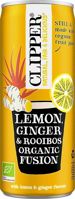 Clipper Luomu Sitruuna, Inkivääri & Rooibos juoma; tölkki tekstillä "Lemon, Ginger & Rooibos Organic Fusion"; lieriön muotoinen ja mattapintainen keltainen tölkki, painettuja kuvituksia inkiväärinpaloista, sitruunaviipaleista ja vihreistä lehdistä; tuotetietoja ja ekomerkintöjä monin värein; lihavoitu groteskiteksti pääosassa; neutraali tausta, ei ihmisiä tai käsiä.