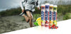 Dexal Pro Hydration Metsämarja; henkilö juoksee hiekkaisella polulla ruohon vieressä, samalla kun etualalla on esillä neljä eri makuista urheilujuomatablettiteubia tuoreen hedelmän kera; tuubit ovat sylinterinmuotoisia muovikorkein, kukin tuubi eri väriä maun mukaan ja esittää tuotetekstiä lihavoidulla groteskikirjasimella; hedelmä on aseteltu kunkin tuubin viereen kontekstin luomiseksi; ulkona päivänvalossa kuvattu, laaja sommittelu.