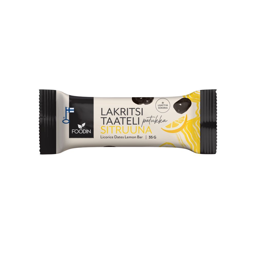Foodin Lakritsitaatelipatukka Sitruuna; Foodin Lakritsi Taateli Sitruuna -patukka musta-beige-keltaisessa mattapintaisessa pakkauksessa; suorakulmainen muoto selkein saumareunoin; etusivulla tyylitelty keltainen sitruunakuvitus sekä tuotenimi ja tiedot lihavoidulla sans-serif-kirjasimella; ei käsiä tai ihmisiä; neutraali tausta; lähikuva suoraan pakkausta vasten.