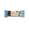 Foodin NUTI Luomu Pähkinäpatukka Protein, Dark Chocolate & Sea Salt, proteiinipatukka sinis-beigessä pakkauksessa merkitty "NuTi PROTEIN Dark Chocolate & Sea Salt 45g"; suorakulmainen mattapintainen kääre näyttää kuvia pähkinöistä, tekstit "Plant Based Protein" ja FOODIN-logot; groteskityppografia lihavoituna valkoisena ja sinisenä; patukka lepää vaaleaa taustaa vasten, ei ihmisiä eikä rekvisiittaa kuvassa; lähikuva tuotteesta.