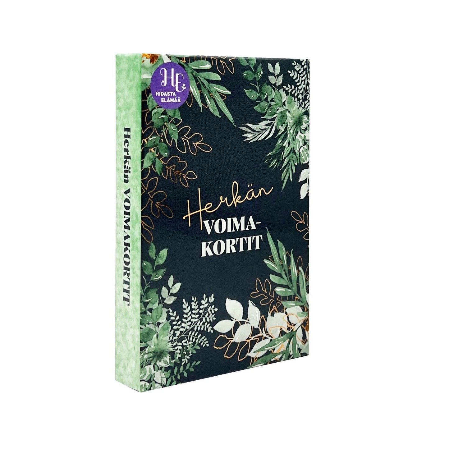 Hidasta Elämää Herkän Voimakortit; tummanvihreä laatikko kasvillisin lehtikuvioin ja kultaisin tekstein "Herkkän VOIMAKORTIT"; violetti logo vasemmassa yläkulmassa, vaaleanvihreä selkä tuotenimellä; suorakulmainen, luultavasti pahvinen ja mattapintainen; kultainen antiikvakirjasin etusivulla; valkoinen tausta, ei ihmisiä tai käsiä, suora tuotekuva.