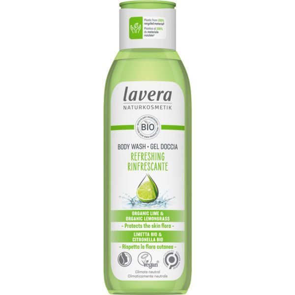 Lavera Body Wash Refreshing; pullo Lavera Naturkosmetik -suihkusaippualle, merkitty Refreshing, luomulimetillä ja sitruunaruoholla, sopii vegaaneille ja rikastettu luonnollisin ainesosin, vihreä ja läpinäkyvä pakkaus; lieriön muotoinen muovipullo, alaosa kirkas ja yläosa läpinäkymätön vihreä läppäkorkki; etikettiteksti valkoinen groteski vihreällä pohjalla; vaalea tausta, ei ihmisiä tai tarvikkeita.
