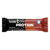 Leader Performance Protein -patukka, Nutmix-makuinen, 61 g, mustassa ja punaisessa kääreessä. Suorakulmainen muoto; kääre on kiiltäväpintainen ja siinä on lihavoitua valkoista ja kultaista pääteviivatonta tekstiä. Näkyvässä etiketissä lukee vähälaktoosinen, gluteeniton, 19 g proteiinia. Ihmisiä tai rekvisiittaa ei näy. Tausta on yksivärinen. Tuote on aseteltu litteästi ja kokonaan näkyviin kuvan rajaukseen.