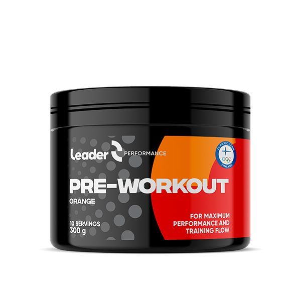 Leader Performance Pre-Workout; musta purkki oranssin makuiselle esiharjoittelujauheelle, punainen ja oranssi etiketti; lieriön muotoinen kierrekorkillinen purkki mattapinnalla; etiketissä teksti "10 servings", "300g" sekä maininta maksimaalisesta suorituskyvystä ja harjoitteluvireestä lihavoidulla groteskifontilla; ei ihmisiä tai käsiä, neutraali tausta, suora tuotekuva.