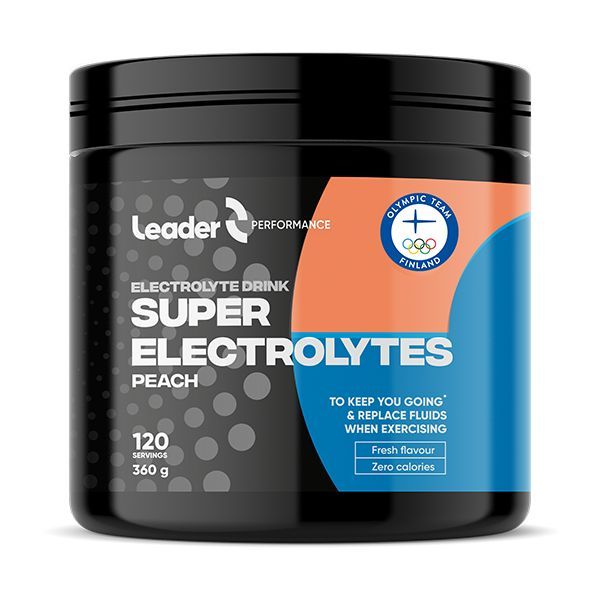 Leader Performance Super Electrolytes Peach, musta sylinterimäinen muoviastia elektrolyyttijuomajauheelle persikanmaussa, 120 annosta, seisoo yksin; mattaetiketti sininen ja oranssi lihavoidulla groteskitekstillä, mukana Suomen olympiajoukkueen tunnus, listaa nolla kaloria ja persikanmaun; ei ihmisiä eikä lisärekvisiittaa näkyvissä, tausta valkoinen.