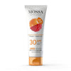 Mossa 365 Days Defence Aurinkovoide SPF 30, sertifioitu luonnonkosmetiikka tyrnellä ja vadelmalla, vitamiineja ja omega 3/6/7 -rasvahappoja, UVA/UVB-suoja; valkoinen, mattapintainen putkilo oranssilla korkilla, pystyssä; etusivulla mustaa ja oranssia groteskitekstiä sekä pyöreä hedelmäkuvitus lämpimin sävyin; ei ihmisiä; vaalea tausta, lähikuva tuotteesta.