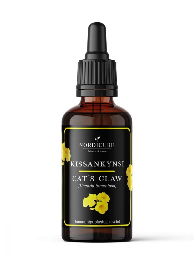 NordiCure Cat's Claw 1:3; ruskea lasinen tiputinpullo kiiltäväpintaisena ja lieriön muotoisena, musta muovikorkki pipetillä; paperietiketti kietoutuu ympäri tekstillä "NORDICURE Cats Claw" suurin lihavoiduin groteskikirjaimin, keltaisia kukkakuvituksia sekä suomen- ja englanninkielinen teksti; valkoinen tausta, ei ihmisiä tai käsiä.