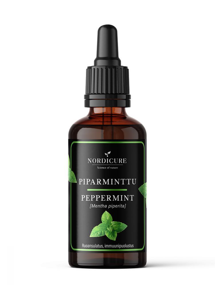 NordiCure Peppermint; ruskea lasinen tippapullo, jossa lukee "Nordicure Piparminttu Peppermint (Mentha piperita)", piparminttulehtiä ja huolella suunniteltu etiketti; pullo on sylinterinmuotoinen ja mattapintainen, päällä musta korkki; etiketissä on selkeää, painettua groteskitekstiä; tausta neutraali ilman lisärekvisiittaa, ihmisiä tai käsiä.