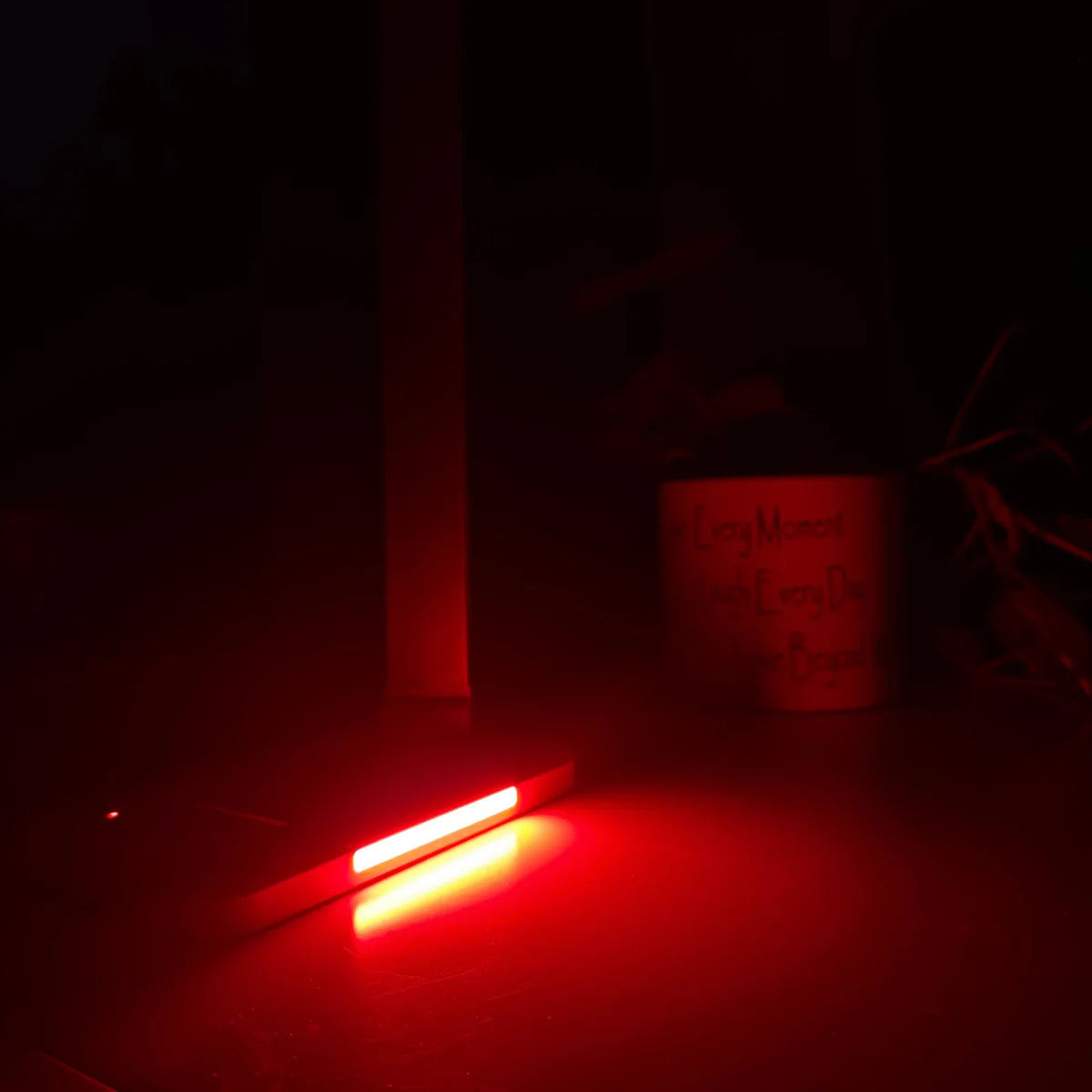 North AURINKO pöytävalo käytössä työpöydällä