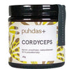 Puhdas+ Cordyceps; ruskea mattapintainen purkki kierrekannella, etiketissä teksti "puhdas+ Cordyceps", keltais-vihreitä abstrakteja kuvioita ja suomenkielistä tekstiä; astia lieriön muotoinen siistein reunoin; etikettitypografia yksinkertaisella sans-serif-fontilla; ei ihmisiä tai käsiä; valkoinen tausta, suoraviivainen tuotekuva.