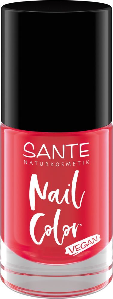 Sante Kynsilakka; pullo Sante Naturkosmetik -vegaanista kynsilakkaa eloisan vaaleanpunaisessa sävyssä, musta kansi ja valkoinen etikettiteksti; pullo lieriömäinen sileällä kiiltäväpinnalla; etiketissä yksinkertaista groteskifonttia brändille ja tuotetiedoille; ei ihmisiä tai käsiä; tavanomainen yksittäinen tuotekuva.