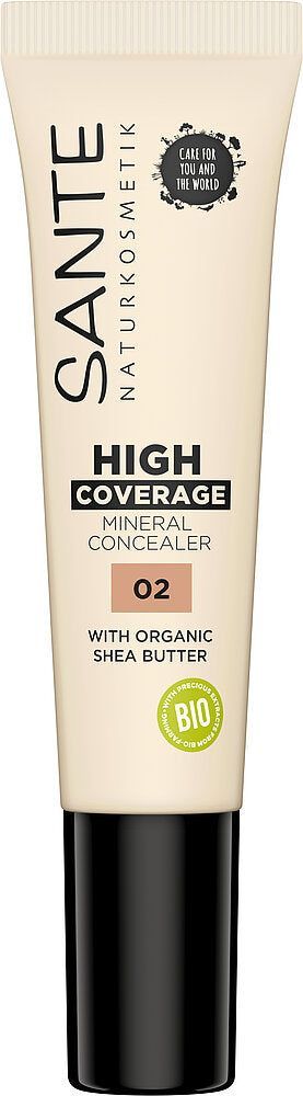 Sante Peitevoide; tuubi Sante High Coverage Mineral Concealer 02 -peitevoidetta luomu-shea-voilla ja mineraalipigmenteillä; pakkaus beige, sileä materiaali mattapinnalla, tavanomainen sylinterin muotoinen tuubi; mustaa groteskitekstiä etupuolella, BIO-symboli mukana; etikettiteksti selkeästi luettavissa; ei ihmisiä tai käsiä, tausta vaalea, tuote keskitettynä kuvaan.
