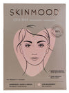 SkinMood Gua Sha Beauty Tool Hierontalasta; vaaleanpunainen laatikko Skinmood Gua Sha -hierontakiveä, kuvituksena naisen kasvot havainnollistamassa hierontasuuntia; teksti suomeksi, ruotsiksi ja englanniksi korostaa työkalun hyötyjä ja käyttöä; laatikko suorakulmainen mattapintaisena selkeällä groteskitekstillä etupuolella; ei ihmisiä tai käsiä tuotetta pitelemässä, tausta pelkistetty ja neutraali, suora edestäpäin otettu kuva.