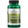 Swanson Full Spectrum Bitter Melon; pullo Swanson-merkkiselle karvasmeloni-yrttiravintolisälle, merkitty verensokerin tueksi, 500 mg täysspektri, sisältää 60 kapselia; vihreä muovipullo kiiltäväpinnalla ja pyöreämuotoisena mustalla kierrekorkilla; etikettiteksti tummanvihreää ja valkoista sans-serif-fonttia; tuote kuvattu valkoista taustaa vasten, ei ihmisiä tai muita esineitä.