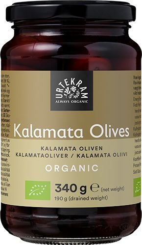 Urtekram Luomu Kalamata Oliivit, lasipurkki luomu-kalamataoliiveille mustalla metallisella kierrekannella; etiketissä teksti englanniksi, saksaksi, ruotsiksi ja suomeksi groteskifontein; ilmoitetut painot 340 g netto ja 190 g valutettuna; purkin sisällä olevat oliivit tummanvioletteja; tausta valkoinen, ei ihmisiä eikä esineitä näkyvissä.