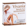 Vivania Beauty Sun -aurinkotablettipakkaus, etusivulla nainen valkoisessa uimapuvussa; suorakaiteen muotoinen pakkaus pääosin valkoinen koralli- ja oranssein yksityiskohdin, kiiltäväpinnalla, tekstiä suomeksi ja ruotsiksi; pakkauksessa lukee sisältävän 60 tablettia kesäajan ihonhoitoon; suuri groteskituotenimi; kuva otettu vaalealla taustalla.