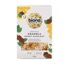 Biona Organic Granola Honey Hazelnut; rasia koristeltu hunajakennoin, hasselpähkinöin ja lehdin; mattapintainen, suorakulmainen pakkaus kirkkaalla ikkunalla, josta näkyy granola; etusivulla teksti runsaasta kuitupitoisuudesta, palmuöljyttömyydestä ja painosta 375 g; serif- ja groteskifonttia; ei ihmisiä tai käsiä; vaalea tausta, tuote keskitetty kuvassa.