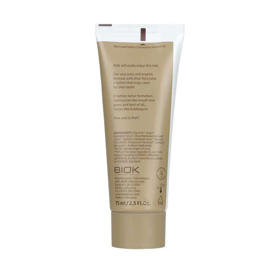 Biotique-hammastahnatuubi kultaisena ja valkoisena, pystyssä, näyttäen tuotekuvauksen, ainesosaluettelon, ayurvedisen koostumuksen ja pakkaustiedot takasivulla; tuubi mattapintainen ja sylinterimäinen läppäkorkilla; tekstausvapaata tekstiä mustalla ja vihreällä; kuvan tausta valkoinen, ei ihmisiä tai muita esineitä näkyvissä kuvassa.