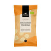 Foodin Luomu Macadamiapähkinä -pussi, 150 g, pystyssä; pussin yläosa beige ja alaosa oranssi vaakasuoralla mattapinnalla; mustassa suorakulmaisessa etiketissä lukee "FOODIN" valkoisin lihavoiduin tekstausvapain kirjaimin, alla pienempi "macadamia nuts"; vihreä EU-luomusertifiointilogo etupuolella; tausta valkoinen, ei ihmisiä näkyvissä.