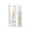 Mádara Organic Skincare Fake It Natural Look Self Tan Milk -pullo ja pakkaus, kultaista ja mustaa tekstiä; pakkauksen viimeistely mattamainen yksinkertaisella tekstausvapaalla typografialla; sekä pullo että laatikko suorakulmaisia pyöristetyin reunoin; tausta yksinkertainen, ei ihmisiä tai rekvisiittaa näkyvissä; luomutuote asteittaiseen ruskettumiseen, sopii vaaleille ja keskitummille ihotyypeille.