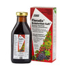 250 ml pullo ja laatikko Salus Floradix Kräuterblut-Saft rautavalmiste by Salus, nestemäinen rauta- ja vitamiinilisä, jonka punaisissa ja valkoisissa etiketeissä on hedelmiä ja yrttejä. Etiketeissä on suomenkielinen ja ruotsinkielinen teksti.