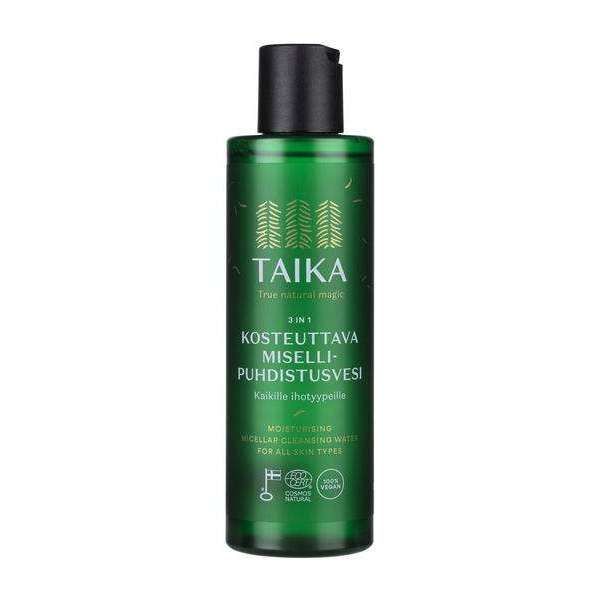 Taika Kosteuttava Misellipuhdistusvesi; Taika 3-in-1 -kosteuttavan misellipuhdistusveden pullo kaikille ihotyypeille; läpinäkymätön vihreä muovipullo, lieriömäinen muoto ja sileä mattapinta, musta kierrekorkki; etiketissä kultaista groteskitekstiä sekä lehtimäisiä kuvituksia yhdessä EcoCert- ja Vegan-sertifiointilogojen kanssa; kuvattu vaaleaa taustaa vasten.