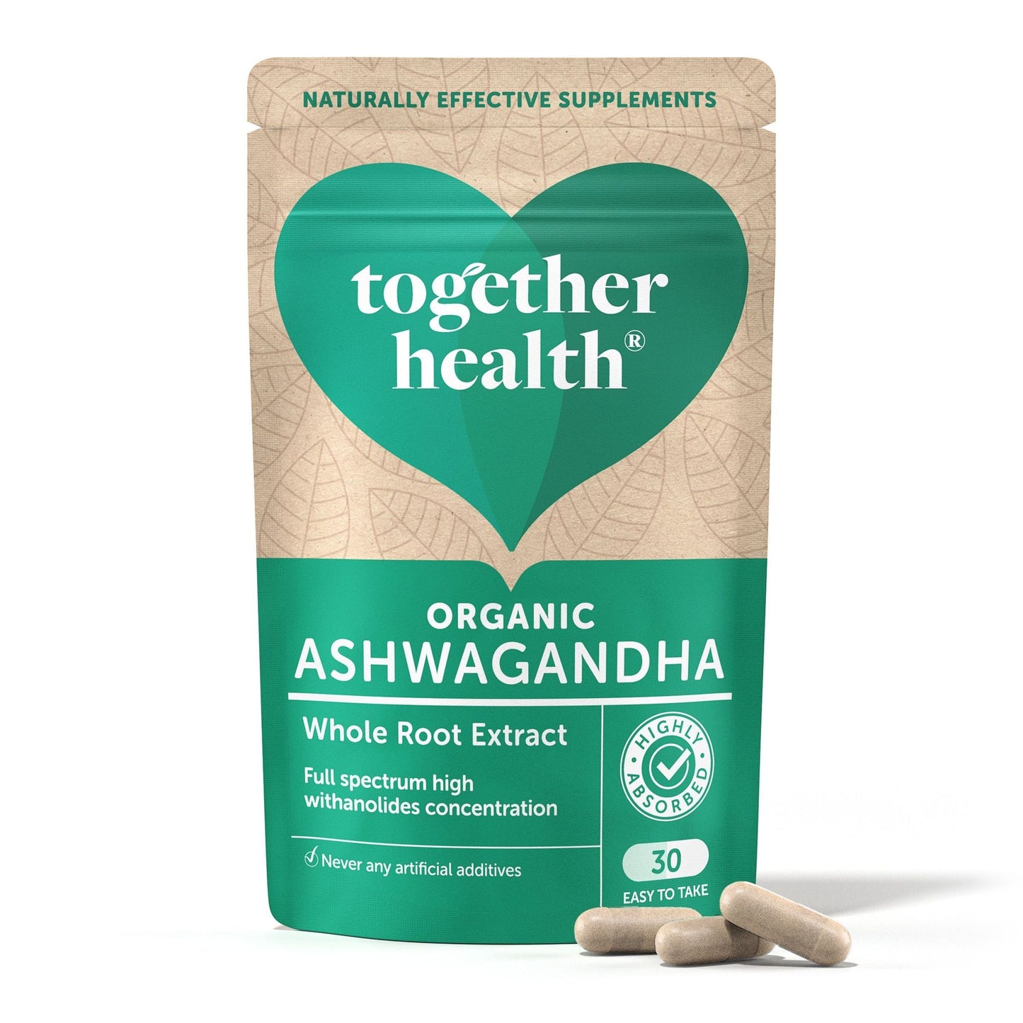 Together Health Ashwagandha; vihreä ja beige pussi tekstillä "Together Health Organic Ashwagandha Whole Root Extract", edessä kaksi kapselia; pussi joustava, mattapintainen ja pystysuuntainen pyöristetyin reunoin; valkoinen ja vihreä groteskiteksti kertoo annostuksen 30 kapselia, luomustatuksen ja hyvän imeytyvyyden; valkoinen tausta, yksinkertainen studiokuva, ei ihmisiä kuvassa.