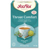YogiTea Luomu Throat Comfort -teepakkaus; suorakulmainen, mattapintainen rasia oranssin ja keltaisen sävyissä; etiketissä teekuppi yrttikuvitusten ympäröimänä; valkoisella ja ruskealla tekstausvapaalla kirjasimella lueteltuna lakritsi, fenkoli, timjami ja salvia sekä maininnat 17 teepussista ja kofeiinittomuudesta; kuvattu yksiväristä taustaa vasten, ei ihmisiä tai käsiä näkyvissä.