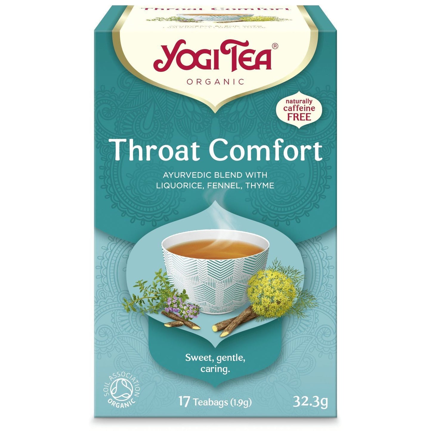 YogiTea Luomu Throat Comfort -teepakkaus; suorakulmainen, mattapintainen rasia oranssin ja keltaisen sävyissä; etiketissä teekuppi yrttikuvitusten ympäröimänä; valkoisella ja ruskealla tekstausvapaalla kirjasimella lueteltuna lakritsi, fenkoli, timjami ja salvia sekä maininnat 17 teepussista ja kofeiinittomuudesta; kuvattu yksiväristä taustaa vasten, ei ihmisiä tai käsiä näkyvissä.